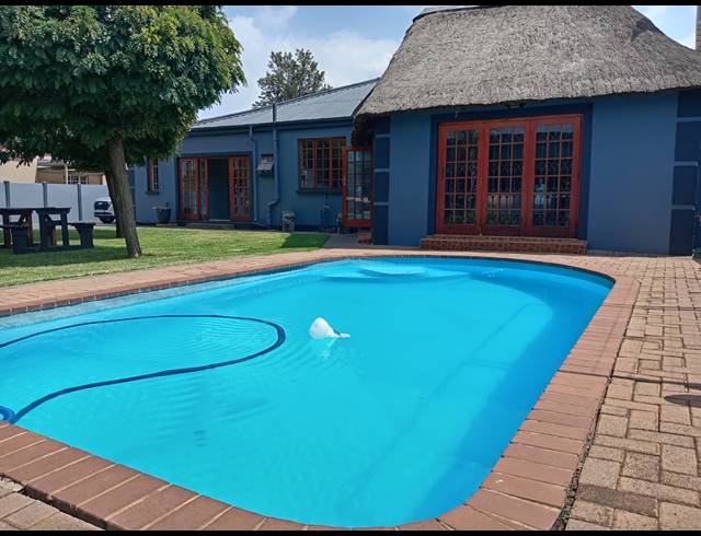 3 BEDROOM HOUSE FOR SALE IN ROTHDENE